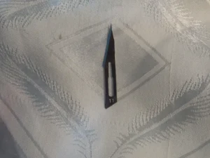 סכין ניתוח 11 לסופר סת"ם