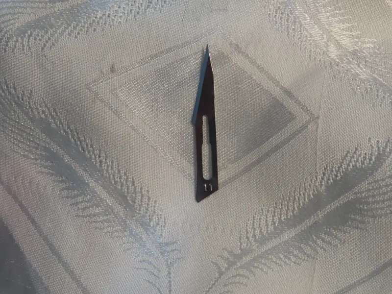 סכין ניתוח 11 לסופר סת"ם