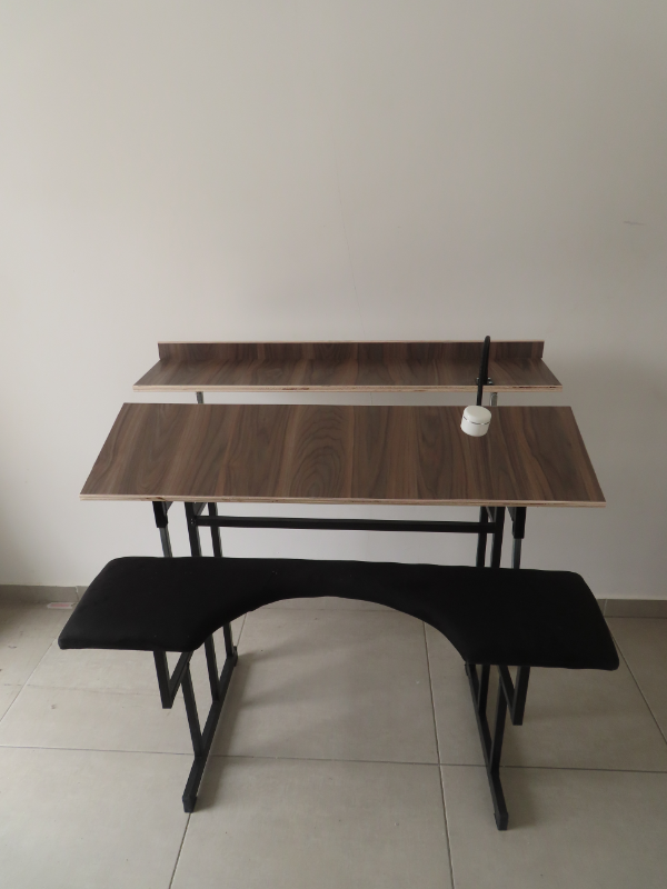 שולחן לסופר סתם